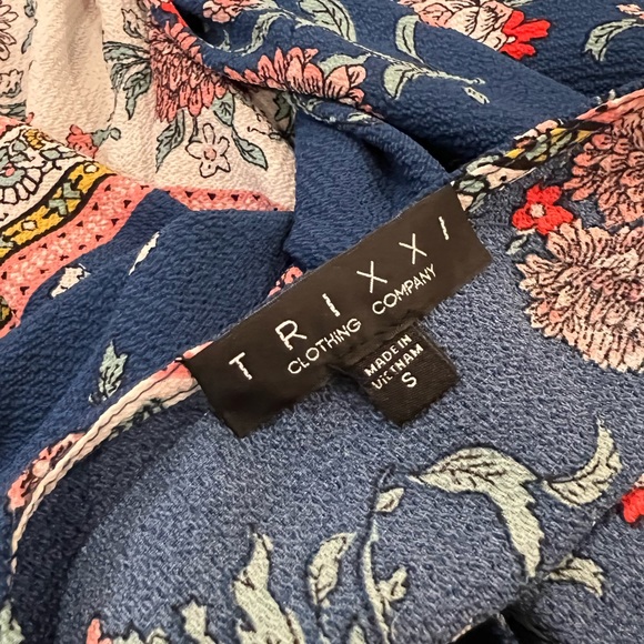 Trixxi Floral Romper 💙✨🌼🌸 - Picture 5 of 6